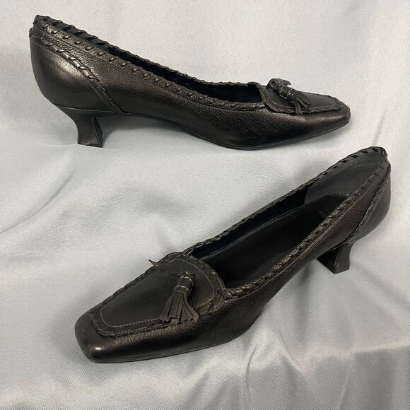 Stuart Weitzman Women's Kitten Heel Loafers 10 Pewter Leather Tassel Career - Picture 1 of 9